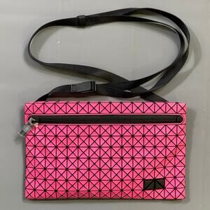BOA BOA ISSEY MIYAKE Pink Black BB99-AG171 Triangle Handbag